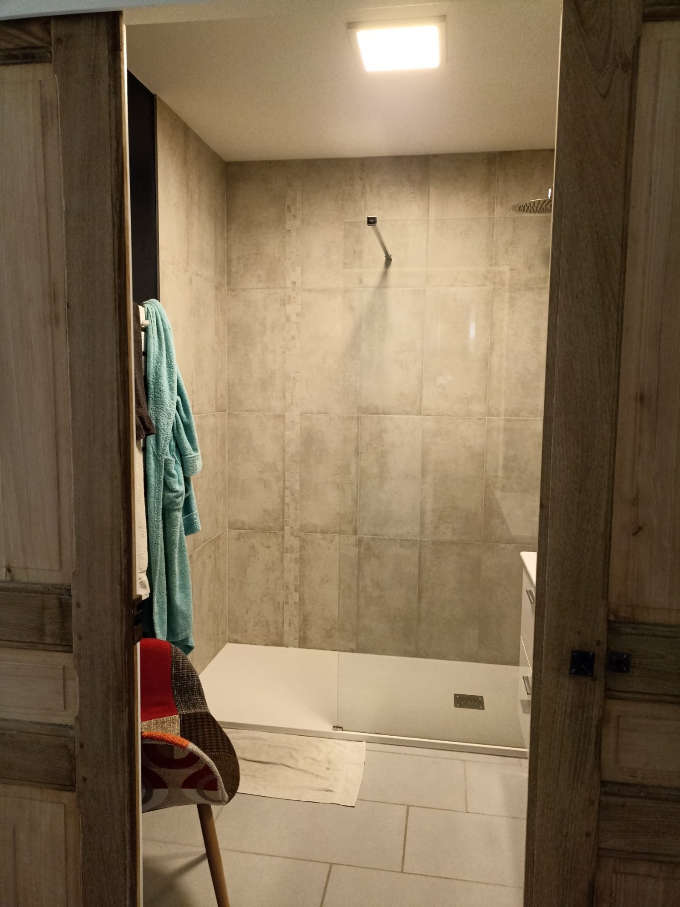 Salle d'eau parentale après travaux Aménagement et décoration intérieure d'une salle de bain parentale - Conception d'espace