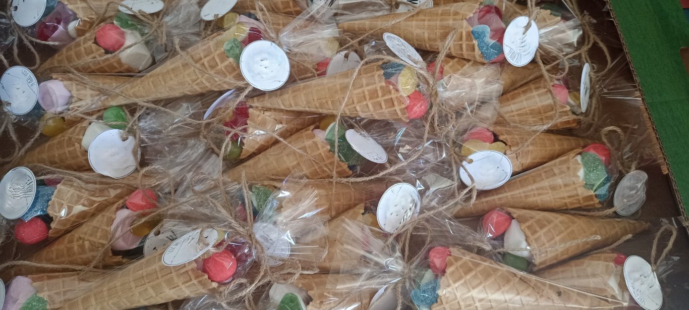 Cadeau personnalisé pour les enfants Décoration d'événement: salle, décoration de table, chaises, guirlandes murales à Toulouse - cadeau enfant mariage