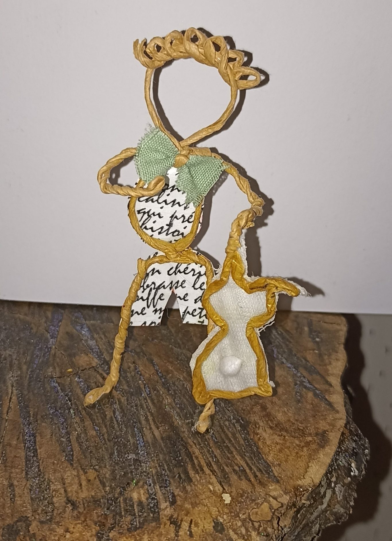 Personnage décoratif garçon poétique personnalisé Creation de decor evenementiel a partir d'objets personnels pour une emotion garantie lors de mariage, anniversaire, bapteme - garçon