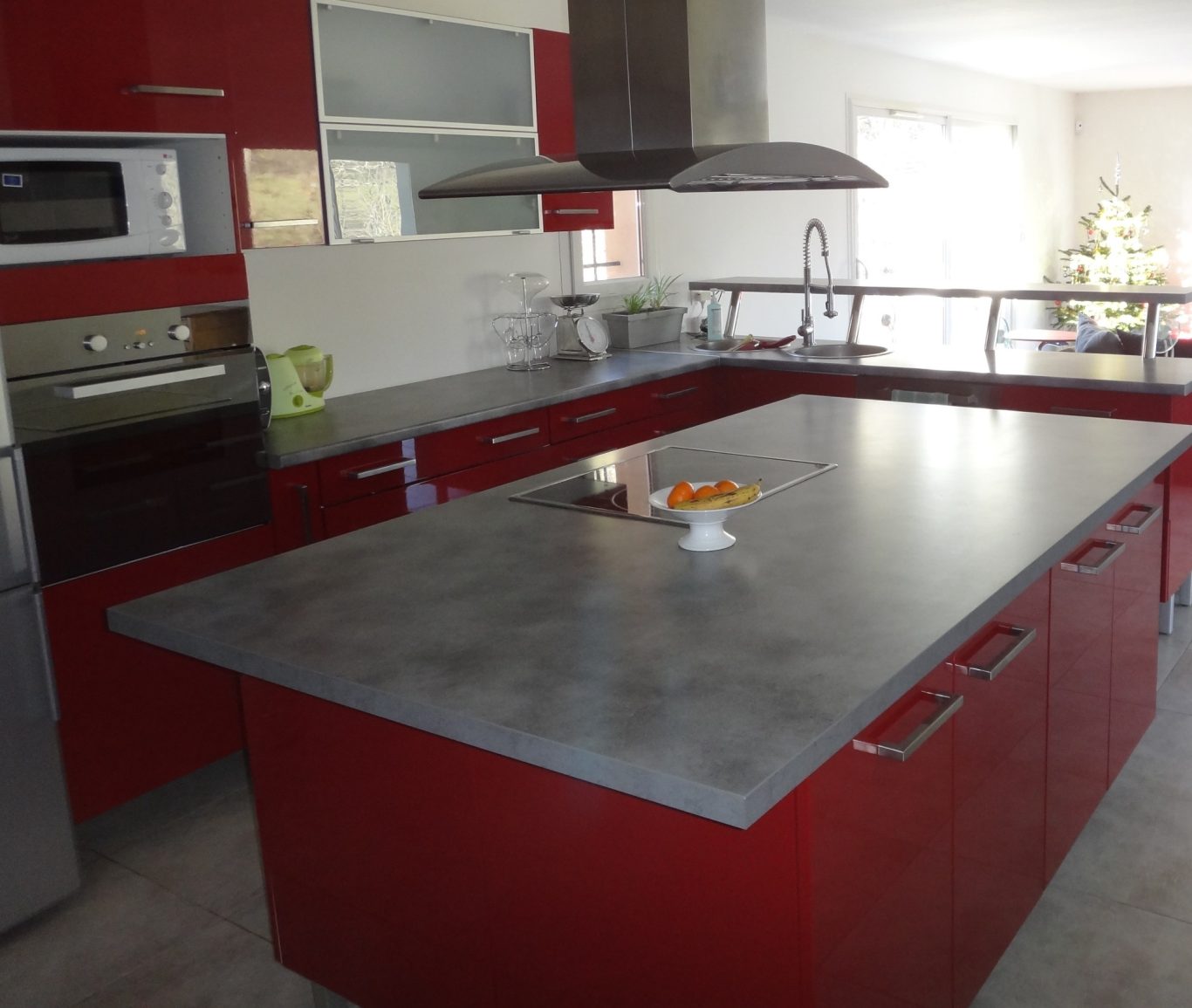 Avant: grande cuisine sans espace repas Aménagement intérieur - upcycling - transformation d'une cuisine intégrée dans le Lauragais pour optimiser l'espace.