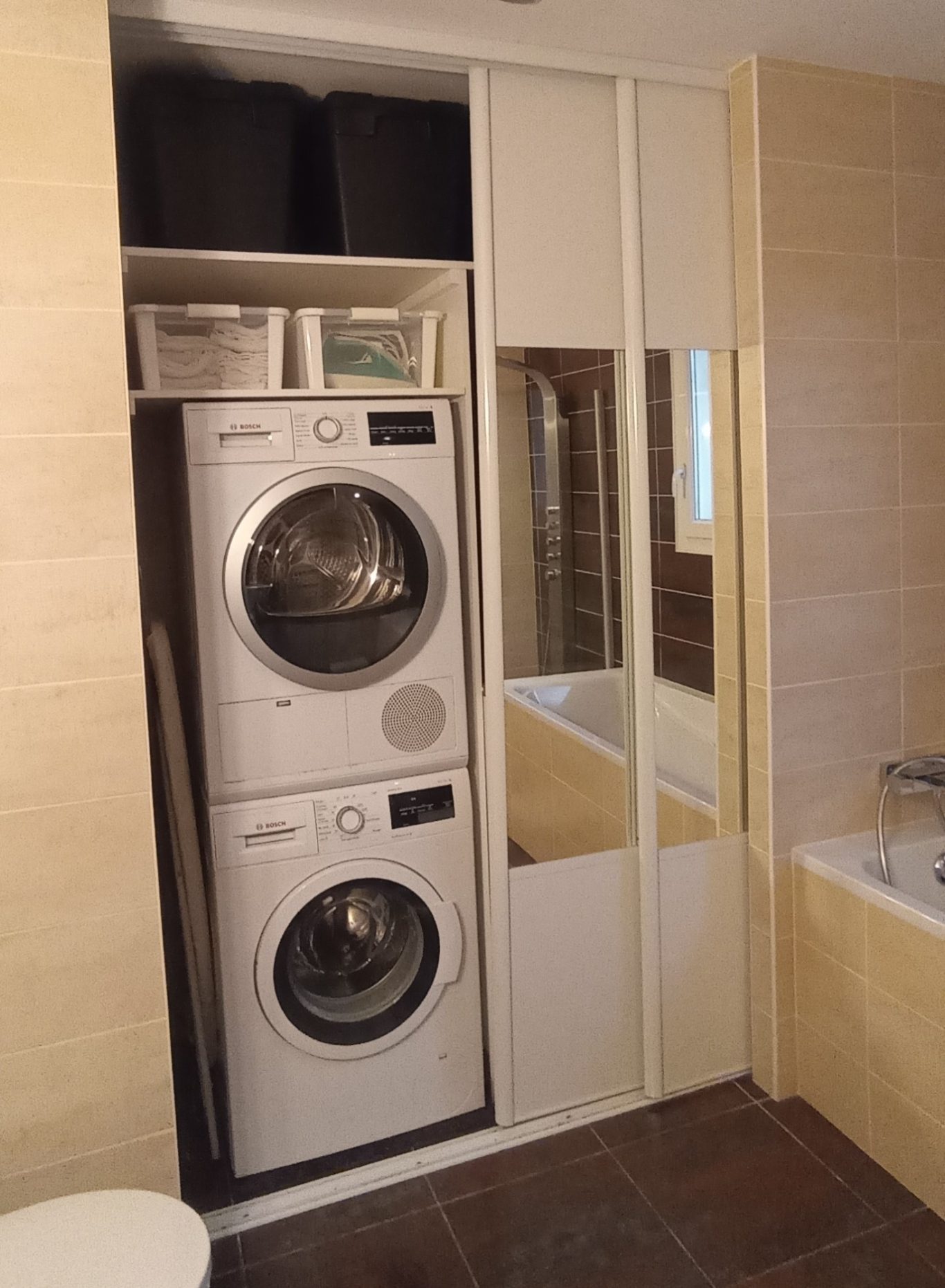Buanderie invisible Rénovation de la salle de bain familiale avec optimisation des espaces - réorganisation des espaces